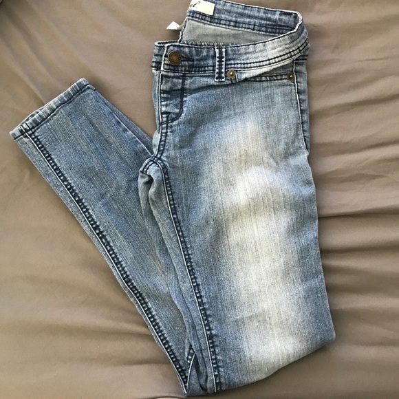 *4 pairs of jeans*