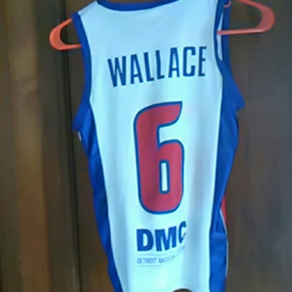 Detroit Jersey great condition one little snag - Picture 2 of 2