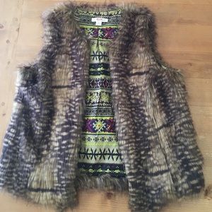 CLASSY FUR VEST!
