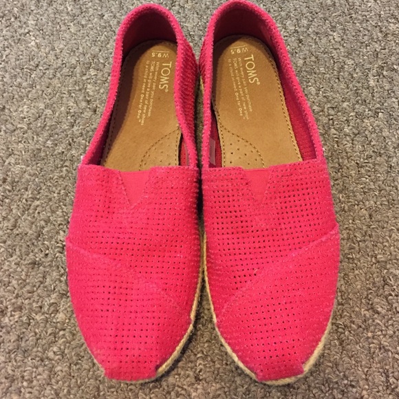 SOLD - TOMS Perforated Freetown - Fuchsia - Picture 2 of 4