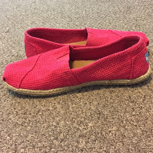 SOLD - TOMS Perforated Freetown - Fuchsia - Picture 3 of 4