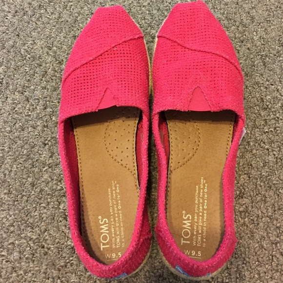 SOLD - TOMS Perforated Freetown - Fuchsia - Picture 4 of 4