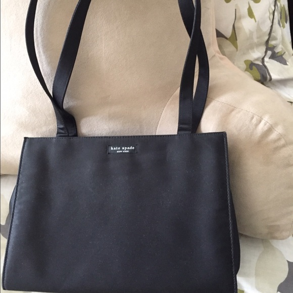 Love this bag. Great condition.