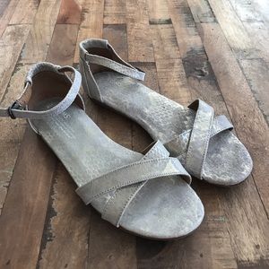 Toms flat sandals