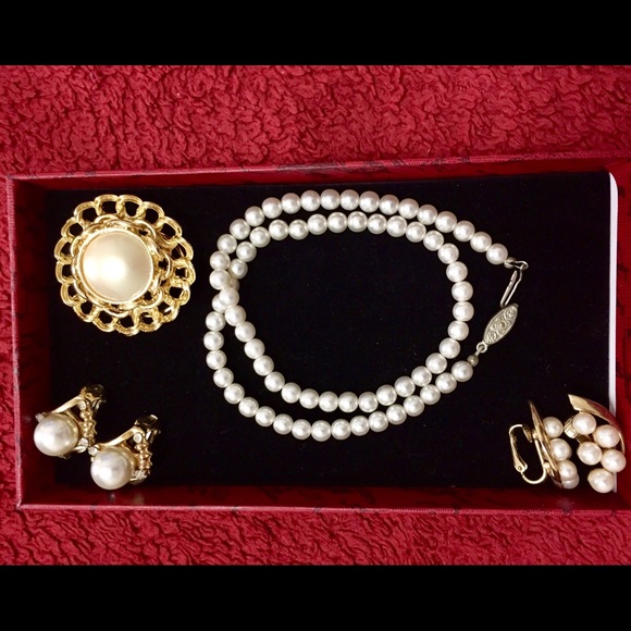Set of Faux Pearls - necklace  fresh water pearls
