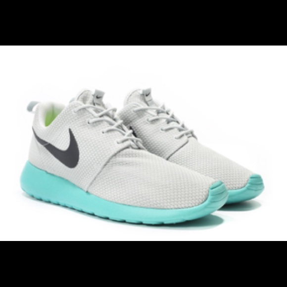 Brand New Men's Nike Roshe One QS