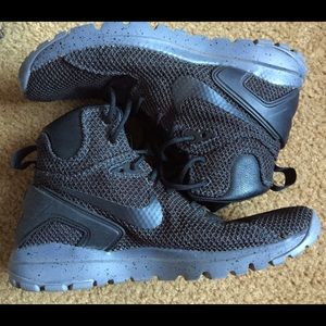 Nike Koth Ultra Mid Knit men's sz 9.5