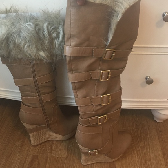 Women boots with fur inside