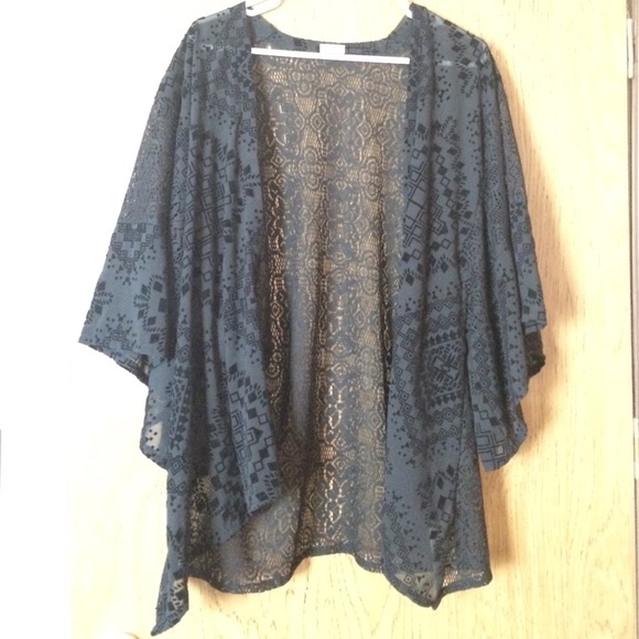 Hollister Tops - Black Hollister Kimono Hollister Tops - Black Hollister Kimono