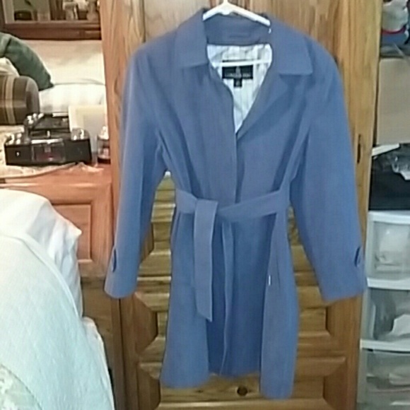 London Fog rain coat. Excellent condition.