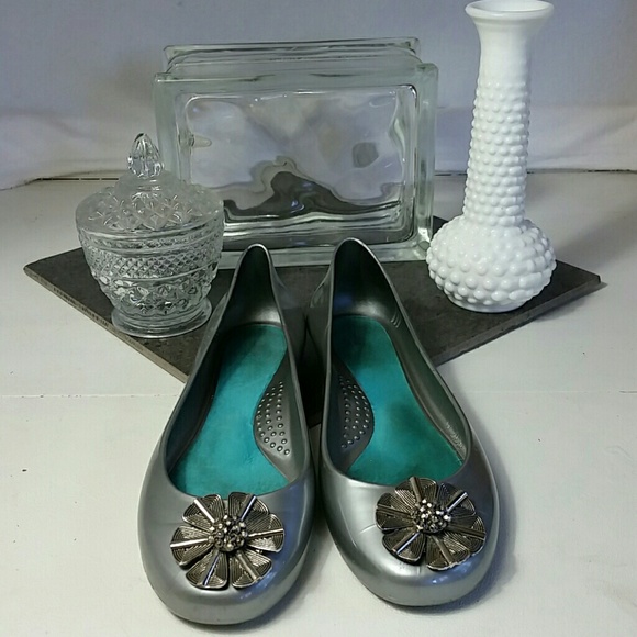 Oka-B Shoes - Sale! Oka B Gray Ballet Flats with Flower Size 8
