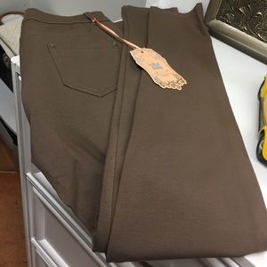 Brazilian cut skinny leg pants