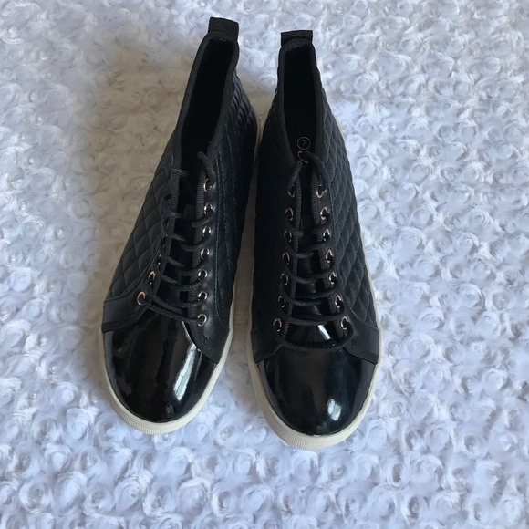 BLACK QUILTED PATENT LEATHER SHOES - Picture 2 of 4