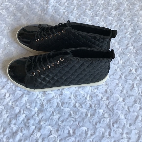 BLACK QUILTED PATENT LEATHER SHOES - Picture 3 of 4