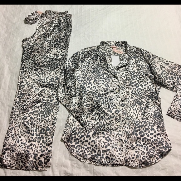 BNWT Victoria's Secret afterhours satin pjs! Sz M