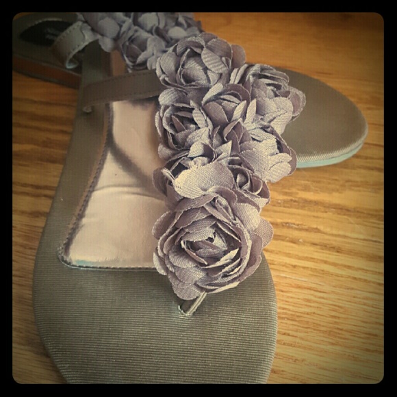 Dress flip flops