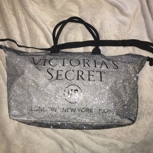 ⚫️ FRIDAY SALE! Victoria's Secret Glitter Duffle