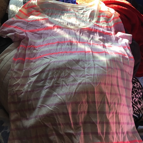 American eagle thin tshirt