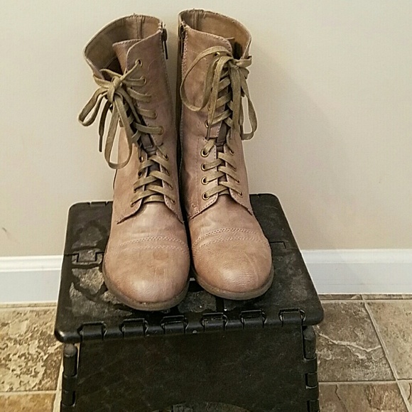 Boots - Picture 2 of 3