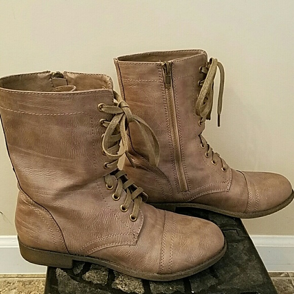 Boots - Picture 3 of 3