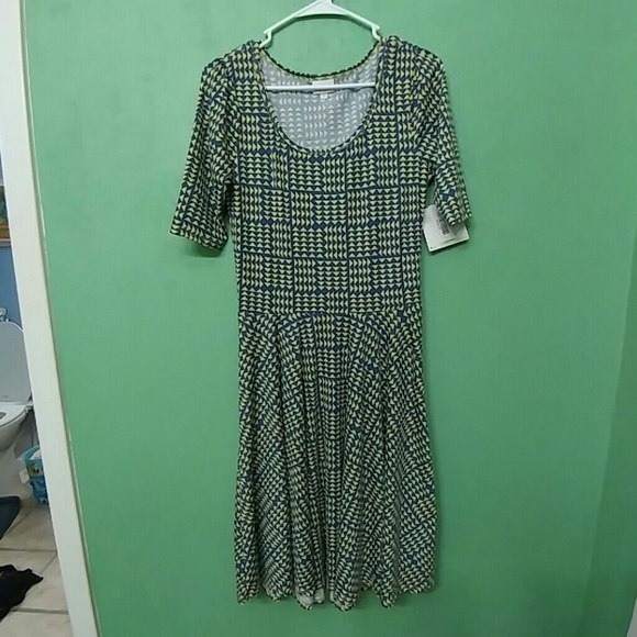 Lularoe Nicole dress size Med... Not lularoe