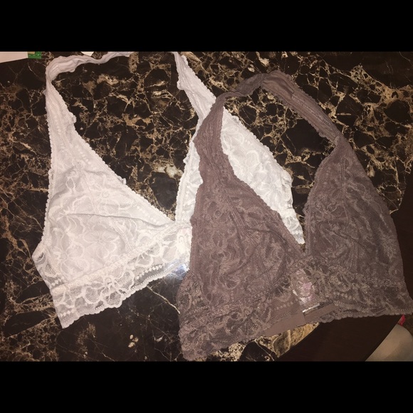 ⭐️SALE⭐️VS Pink halter bralette bundle!