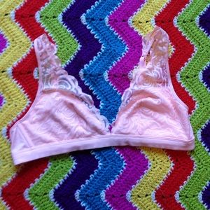 🎉DELETING SOON🎉 PINK lace plunge bralette!