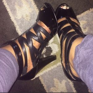 SOFFT Black heels with peep toe front