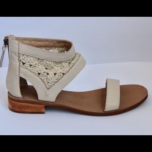 *LIQUIDATION PRICE* BRAND NEW WITH TAGS. Sandal