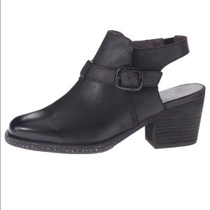 OTBT Des Peres Black Sandal  NEW-😍