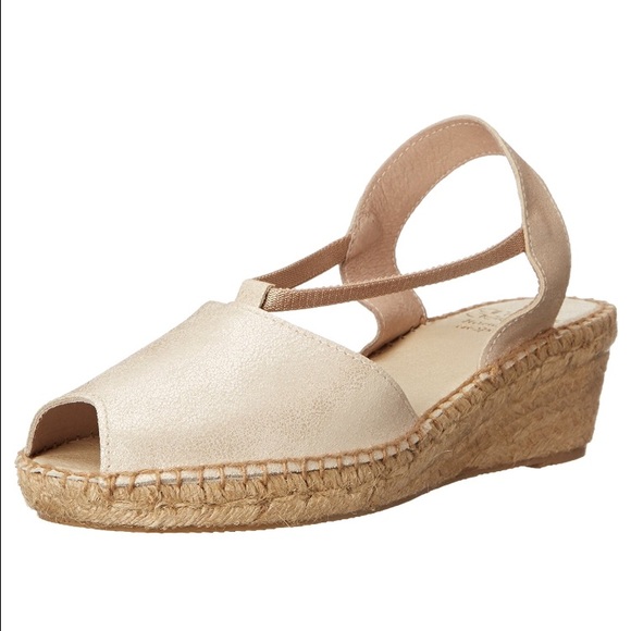 *LIQUIDATION PRICE* Andre Assous Women's Flat