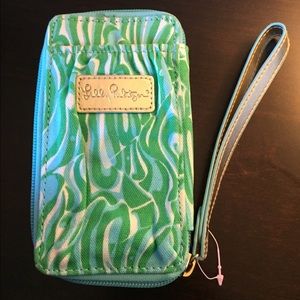 Lily Pultzer phone case/wristlet