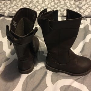Children's Place Toddler Girl boots.