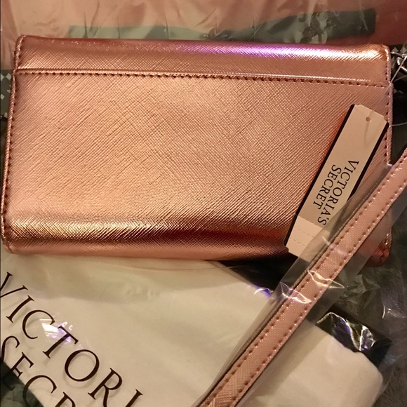 ⭐️SALE⭐️LTD EDITION 2016 PINK iPhone 6 wristlet - Picture 2 of 3