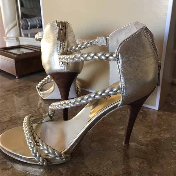 Michael Kors Gold leather heels - Picture 1 of 4