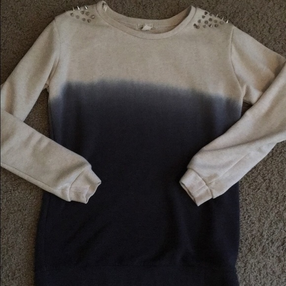 Ombré sweatshirt with spiked shoulders