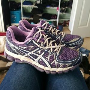 Women's Asics shies