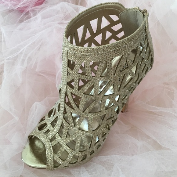 🎉Brand new sexy gold high heels - Picture 2 of 4