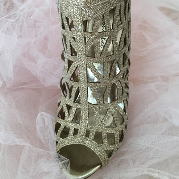 🎉Brand new sexy gold high heels - Picture 3 of 4