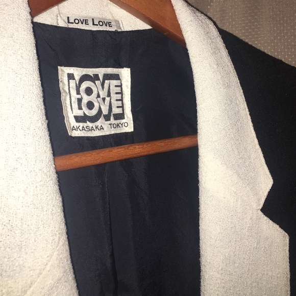 Black Linen Blazer with White Lapel - Picture 2 of 4