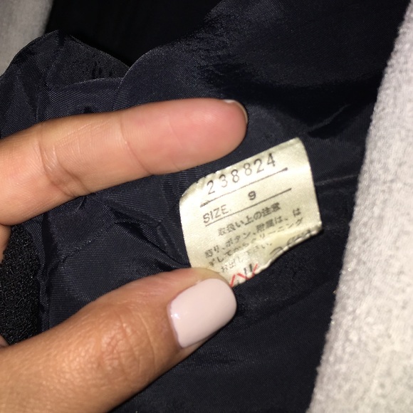 Black Linen Blazer with White Lapel - Picture 4 of 4