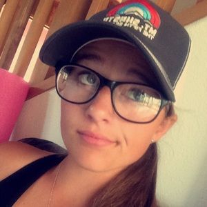 Meet your Posher, Elli