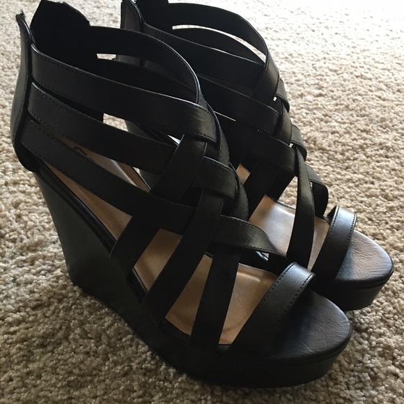 Black wedges