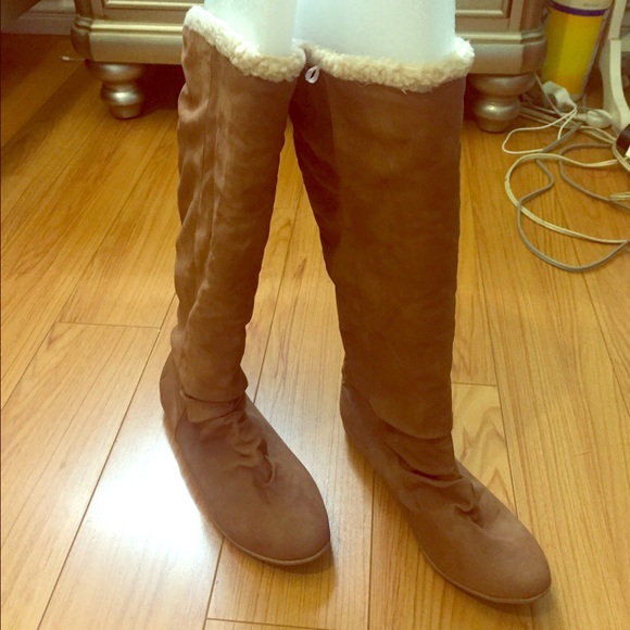 Light brown boots with fur like inside... comfy - Picture 1 of 4