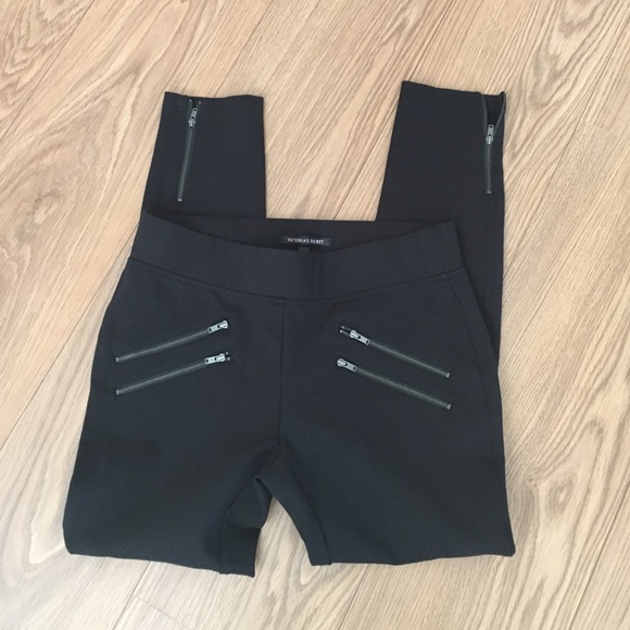 **SOLD**Victoria's Secret black legging.  Size 6.