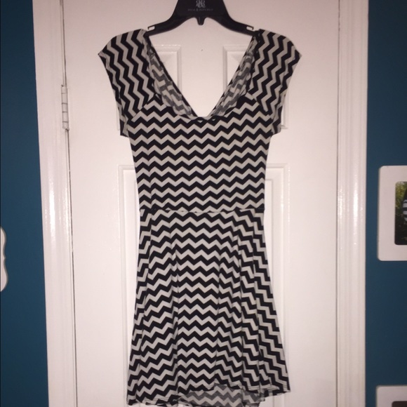 Black and white zig zag dress