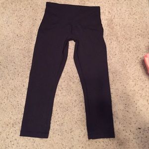 Wunder-Under high waisted crops