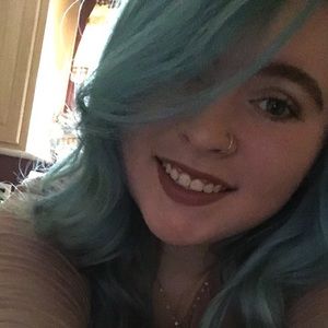 Meet your Posher, Michaela