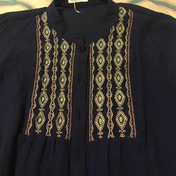 Top - Picture 2 of 3