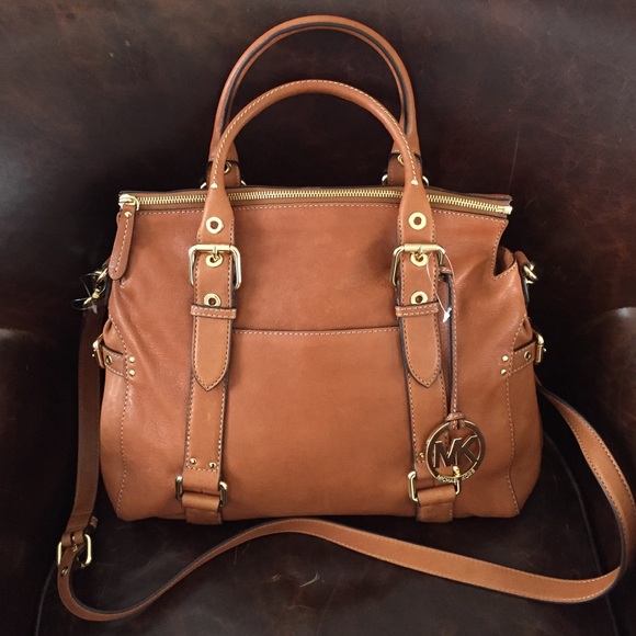 Michael Kors Handbags - BNWOT MICHAEL KORS Convertible Crossbody Shldr Bag